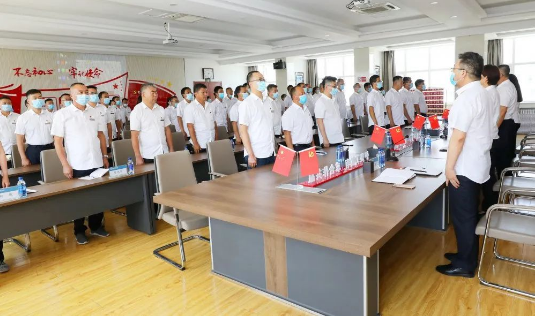 铿锵誓言显初心  聚力授旗担使命